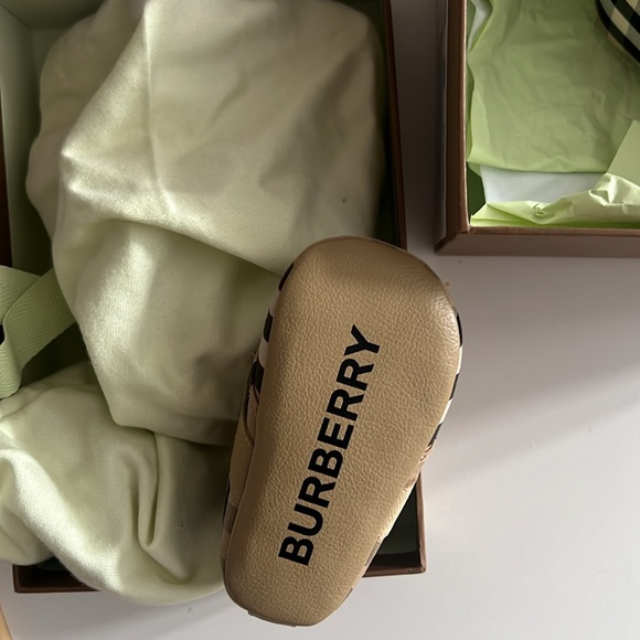 Burberry shoes size 2 - Picture 4 of 6